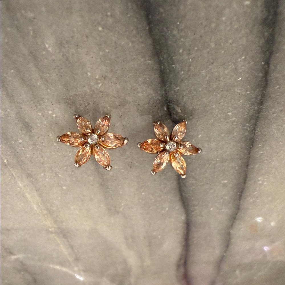 Vintage-Style Marquise Flower Stud Earrings – rose Gold-Tone Crystal Accents